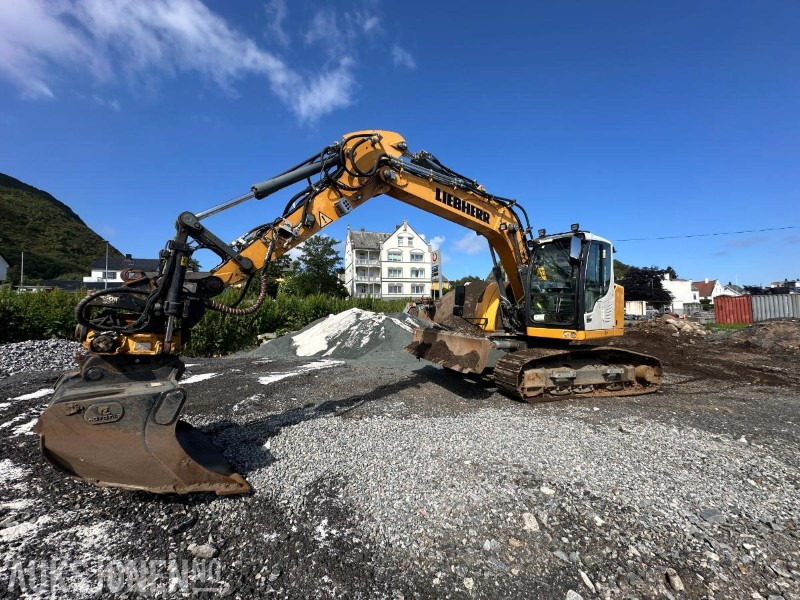 Liebherr R914 STD Compact Litronic Beltegraver - 2932 Timer - Sentralsmøring - Novatron 3D GPS - 4 Skuffer - Pelle: photos 1 Liebherr R914 STD Compact Litronic Beltegraver - 2932 Timer - Sentralsmøring - Novatron 3D GPS - 4 Skuffer - Pelle: photos 1