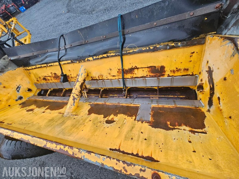 1991 Falköping Sandstrøer / Slepestrøer med hjul - Slepefeste - Type B10LU - 1 m3 - Machine agricole: photos 4 1991 Falköping Sandstrøer / Slepestrøer med hjul - Slepefeste - Type B10LU - 1 m3 - Machine agricole: photos 4