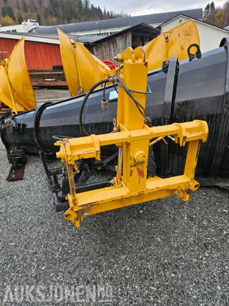 1992 Øveraasen diagonalplog DL 285 B - Største bredde 2900 mm - Med parallellogram - Hydraulisk løft - Machine agricole: photos 5 1992 Øveraasen diagonalplog DL 285 B - Største bredde 2900 mm - Med parallellogram - Hydraulisk løft - Machine agricole: photos 5