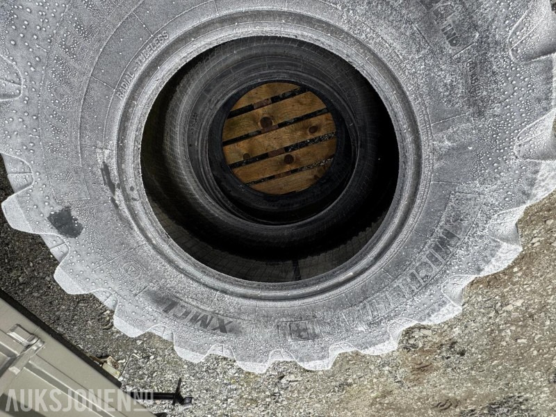 2017 Michelin XMCL 480/70 R24 – 2 stk brukte traktordekk - Machine agricole: photos 4 2017 Michelin XMCL 480/70 R24 – 2 stk brukte traktordekk - Machine agricole: photos 4