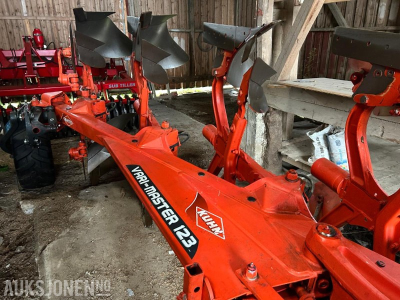 KUHN Vari-Master Vendeplog - Machine agricole: photos 3 KUHN Vari-Master Vendeplog - Machine agricole: photos 3