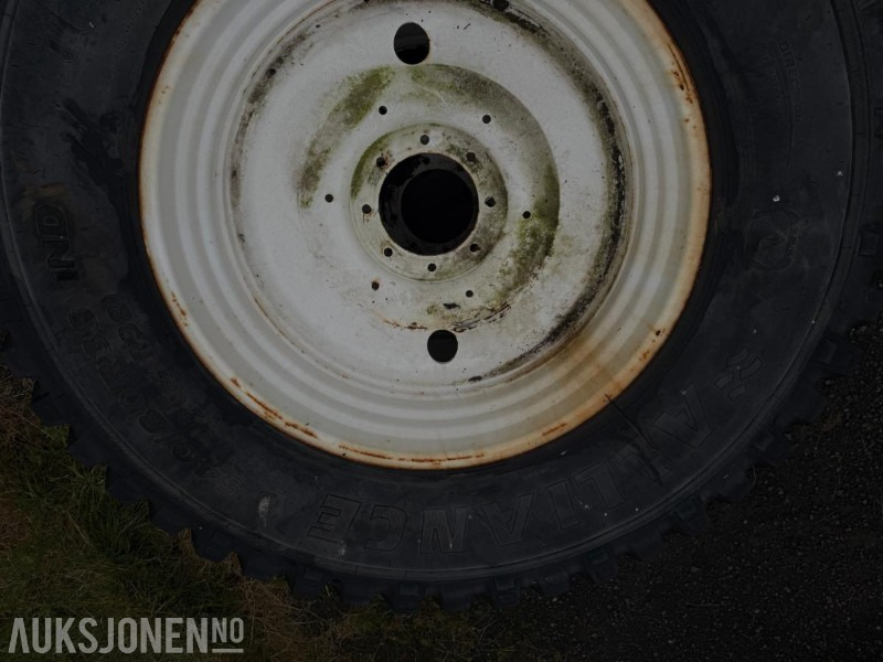 Vinterdekk Alliance Multiuse 550 NH / Case / Ford 440/80R28 + 540/80R38 - Machine agricole: photos 2 Vinterdekk Alliance Multiuse 550 NH / Case / Ford 440/80R28 + 540/80R38 - Machine agricole: photos 2