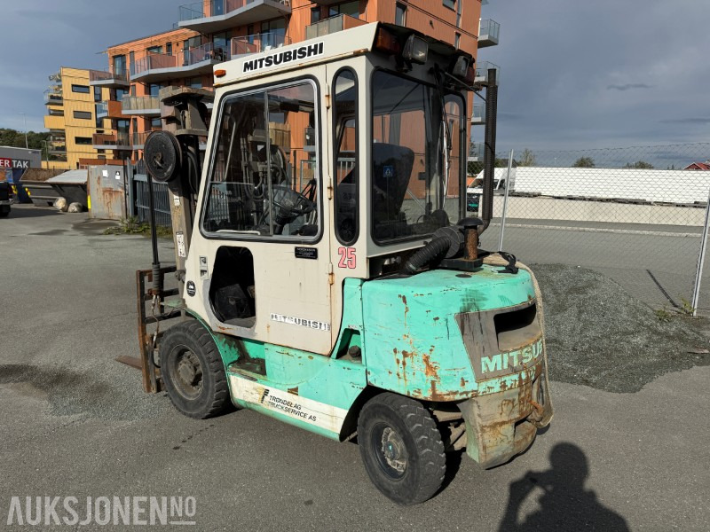 1993 Mitsubishi FD25 Gaffeltruck – 2,5 tonn - Matériel de manutention: photos 5 1993 Mitsubishi FD25 Gaffeltruck – 2,5 tonn - Matériel de manutention: photos 5