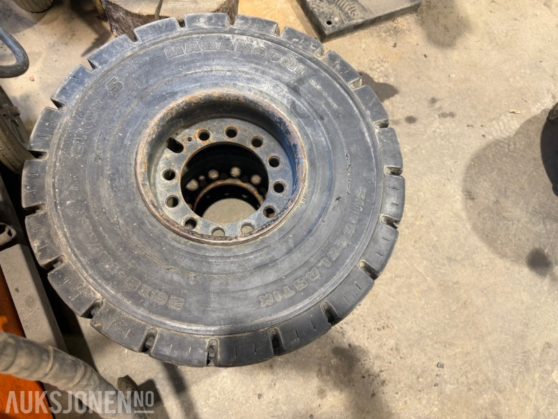 2000 Andre Super Elastic truckdekk – 4 stk - Matériel de manutention: photos 3 2000 Andre Super Elastic truckdekk – 4 stk - Matériel de manutention: photos 3