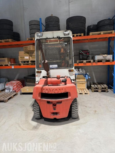 2002 Toyota 02-3FD33 Rep obj - Matériel de manutention: photos 2 2002 Toyota 02-3FD33 Rep obj - Matériel de manutention: photos 2