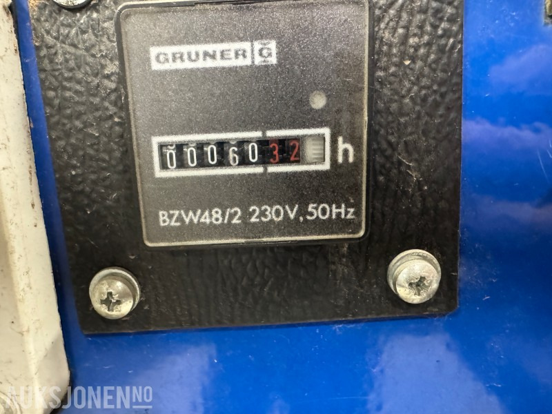 1990 Nødstrømsaggregat Ruggerini / Genetech 15 kVA – driftssikkert dieselaggregat - Matériel industriel: photos 4 1990 Nødstrømsaggregat Ruggerini / Genetech 15 kVA – driftssikkert dieselaggregat - Matériel industriel: photos 4