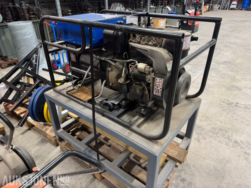 1990 Nødstrømsaggregat Ruggerini / Genetech 15 kVA – driftssikkert dieselaggregat - Matériel industriel: photos 1 1990 Nødstrømsaggregat Ruggerini / Genetech 15 kVA – driftssikkert dieselaggregat - Matériel industriel: photos 1