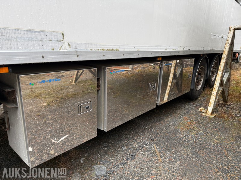 Bussbygg Frysesemi m/ Thermo King kjøleaggregat og Zepro bakløfter en leasing occasion Bussbygg Frysesemi m/ Thermo King kjøleaggregat og Zepro bakløfter: photos 13 Bussbygg Frysesemi m/ Thermo King kjøleaggregat og Zepro bakløfter en leasing occasion Bussbygg Frysesemi m/ Thermo King kjøleaggregat og Zepro bakløfter: photos 13