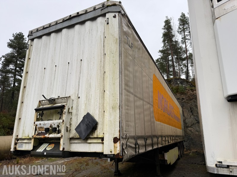 Krone Profi Liner Nordic SD kapellsemi – hevbart tak – medbringertruck-feste – åpning begge sider - Remorque: photos 1 Krone Profi Liner Nordic SD kapellsemi – hevbart tak – medbringertruck-feste – åpning begge sider - Remorque: photos 1