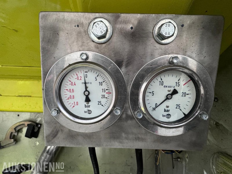 Camion de pompier Scania R144 GB 530 - 6X2 - Brannbil / Tankbil - Ziegler FP 8/8 pumpe - 17 m3 tank - Helluft: photos 12 Camion de pompier Scania R144 GB 530 - 6X2 - Brannbil / Tankbil - Ziegler FP 8/8 pumpe - 17 m3 tank - Helluft: photos 12