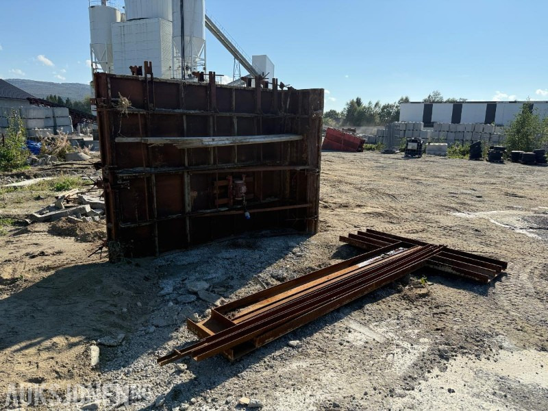 Støpeplann med Tremix-vibrator til plansilo/støttemur 240x200x300 - Matériel de chantier: photos 4 Støpeplann med Tremix-vibrator til plansilo/støttemur 240x200x300 - Matériel de chantier: photos 4