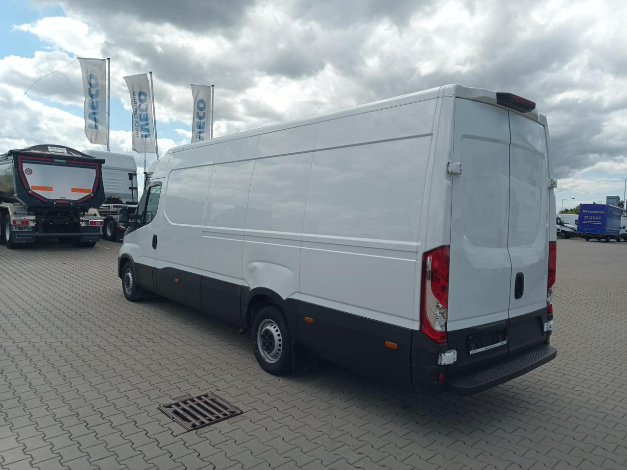 Fourgon utilitaire IVECO Daily 35S16V: photos 9