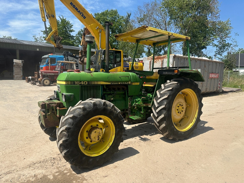 John Deere 1640 4x4 - Tracteur enjambeur: photos 1 John Deere 1640 4x4 - Tracteur enjambeur: photos 1