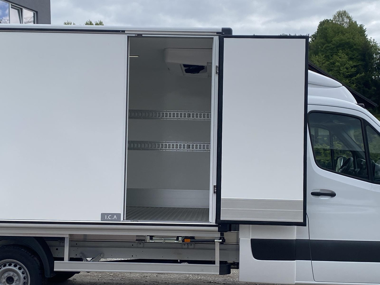 MERCEDES BENZ SPRINTER 317 CDI | DOPPELREGIME TIEFKÜHLKOFFER + BACKSLEEPER - Utilitaire frigorifique: photos 3 MERCEDES BENZ SPRINTER 317 CDI | DOPPELREGIME TIEFKÜHLKOFFER + BACKSLEEPER - Utilitaire frigorifique: photos 3