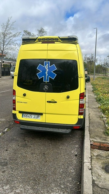 Mercedes Benz AMBULANCE Lot of 10 units Sprinter 313 CDI Automatic - Véhicule de voirie/ Spécial: photos 2 Mercedes Benz AMBULANCE Lot of 10 units Sprinter 313 CDI Automatic - Véhicule de voirie/ Spécial: photos 2