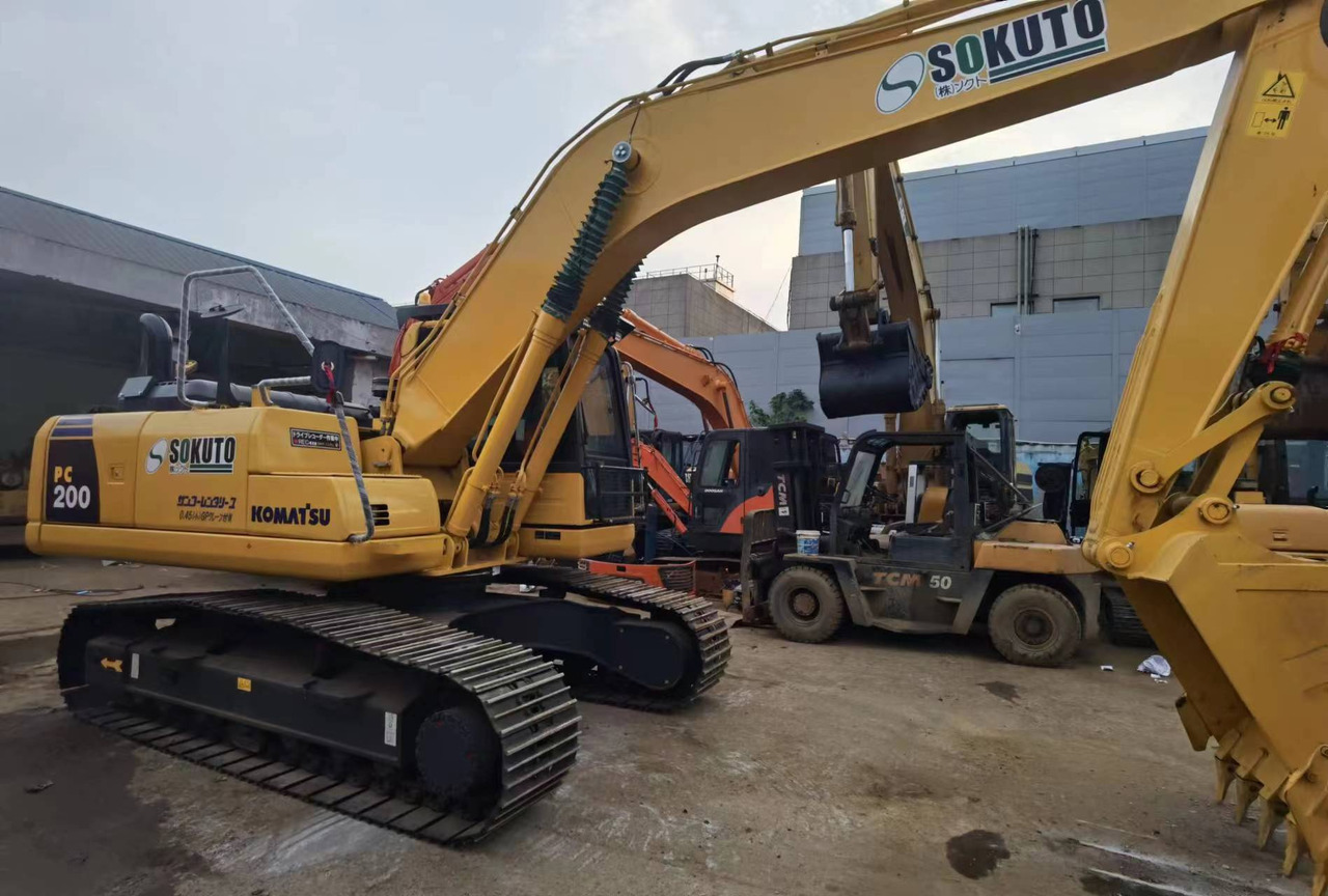 Komatsu PC200 PC210 PC220 Used Excavator Crawler Hydraulic High Quality Secondhand Excavator for Sale - Pelle sur chenille: photos 1 Komatsu PC200 PC210 PC220 Used Excavator Crawler Hydraulic High Quality Secondhand Excavator for Sale - Pelle sur chenille: photos 1