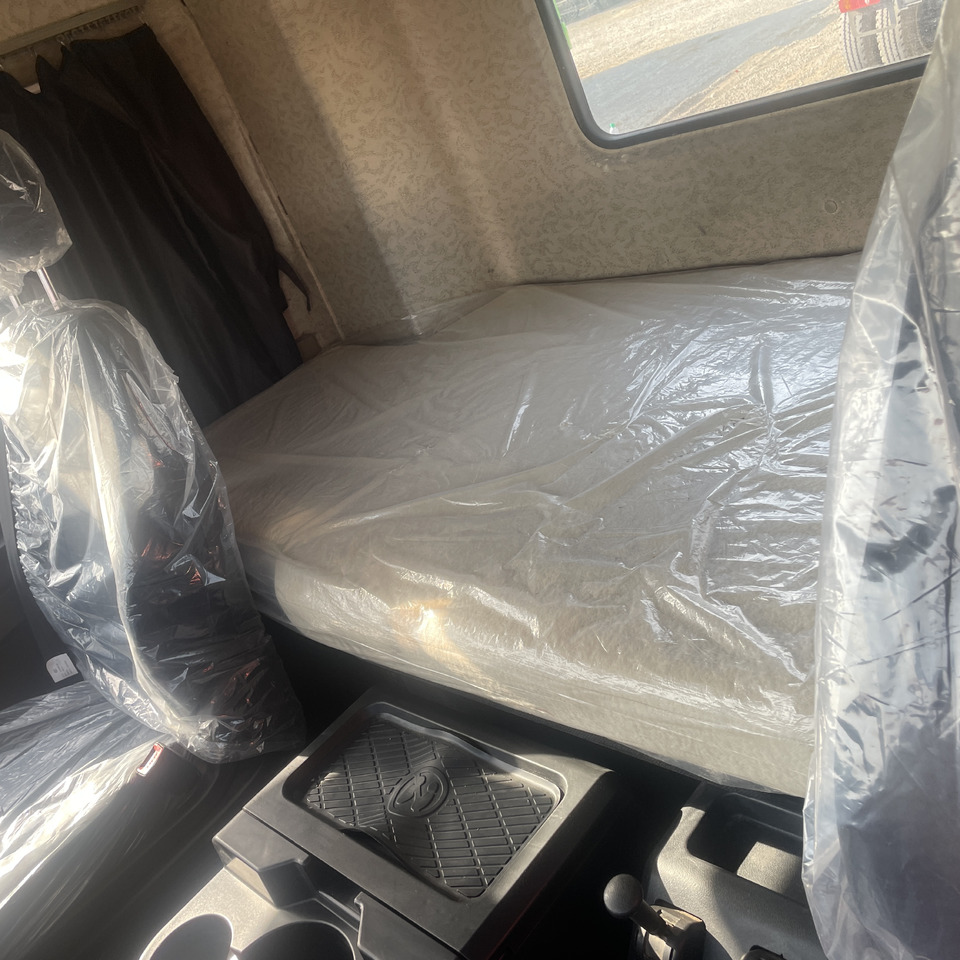 Tracteur routier Shacman New or Used  (6*4) ,(8*2) (8*4)Semi Truck Head Tractor Head Tipper Head: photos 9 Tracteur routier Shacman New or Used  (6*4) ,(8*2) (8*4)Semi Truck Head Tractor Head Tipper Head: photos 9