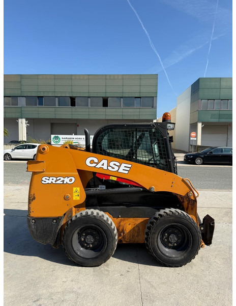 Case SR210 - Chargeuse sur pneus: photos 4 Case SR210 - Chargeuse sur pneus: photos 4