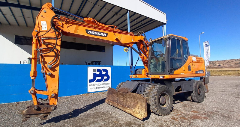 Doosan DX140W-3 - Pelle sur pneus: photos 5 Doosan DX140W-3 - Pelle sur pneus: photos 5