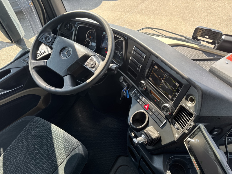 Mercedes-Benz Actros 1848 LS GIGA SPACE Lowliner - Tracteur routier: photos 4 Mercedes-Benz Actros 1848 LS GIGA SPACE Lowliner - Tracteur routier: photos 4