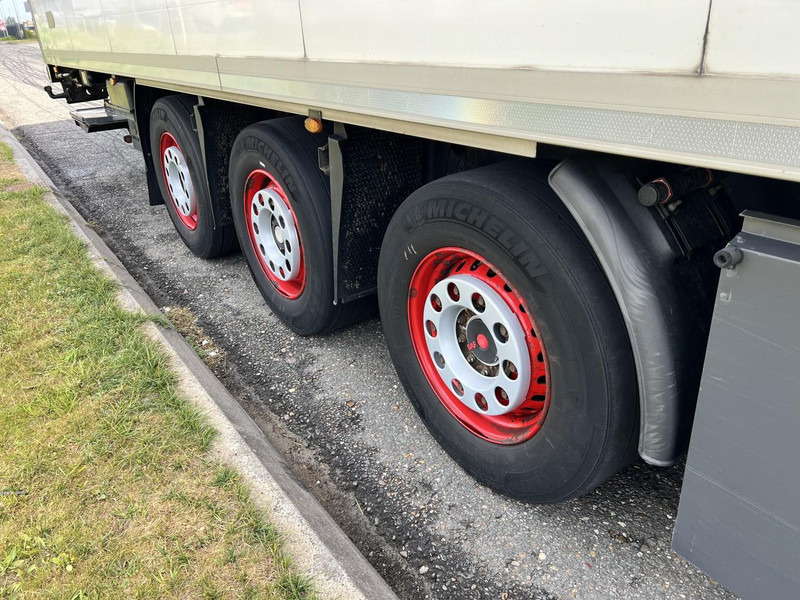 Kögel 3 - assige koeloplegger Carrier vector 1550 - Semi-remorque frigorifique: photos 5 Kögel 3 - assige koeloplegger Carrier vector 1550 - Semi-remorque frigorifique: photos 5