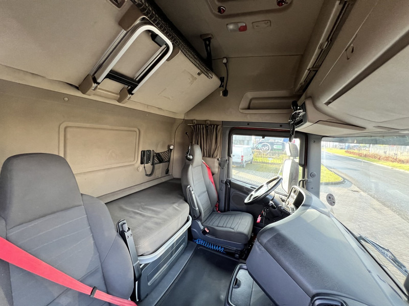 Photo d'intérieur 1: Tracteur routier Scania R490 6x2 Topline Trekker Retarder / Full Air