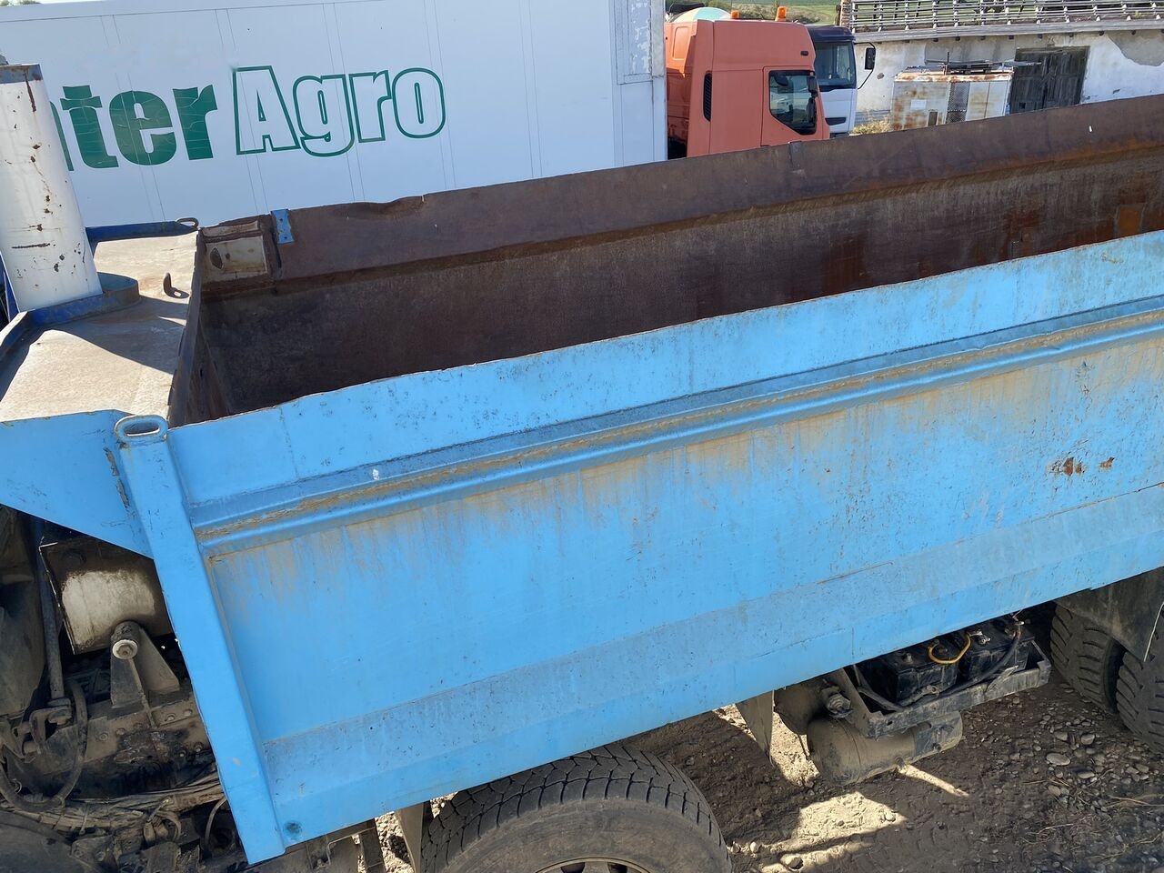 Hardox Bena basculabila cu semisasiu 7m : 8x4 - Benne pour poids lourds: photos 5 Hardox Bena basculabila cu semisasiu 7m : 8x4 - Benne pour poids lourds: photos 5