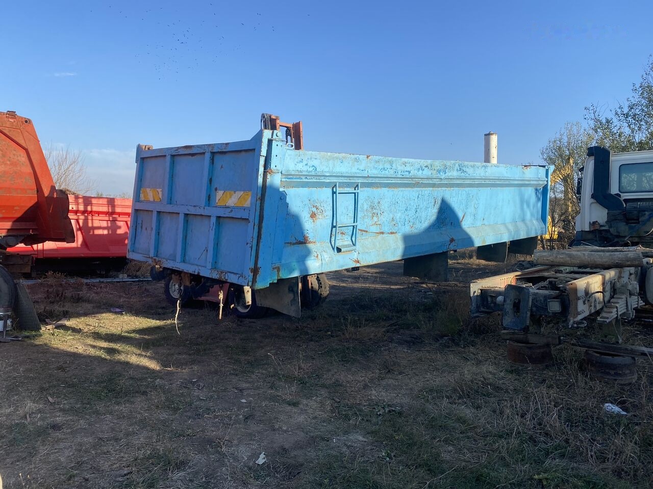 Hyva bena originala DAF 8x4 cu semisasiu si cilindru basculare - Benne pour poids lourds: photos 1 Hyva bena originala DAF 8x4 cu semisasiu si cilindru basculare - Benne pour poids lourds: photos 1