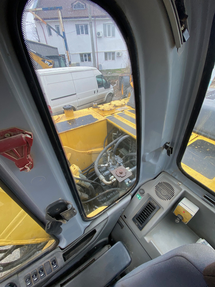 Pelle sur chenille neuf New Holland Kobelco E 215 22 T Klima: photos 6