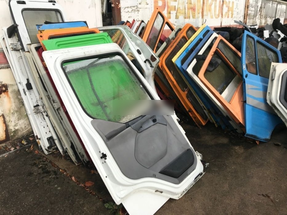 Usi cabina camion din dezmembrari - Portière et pièces pour Camion: photos 2 Usi cabina camion din dezmembrari - Portière et pièces pour Camion: photos 2