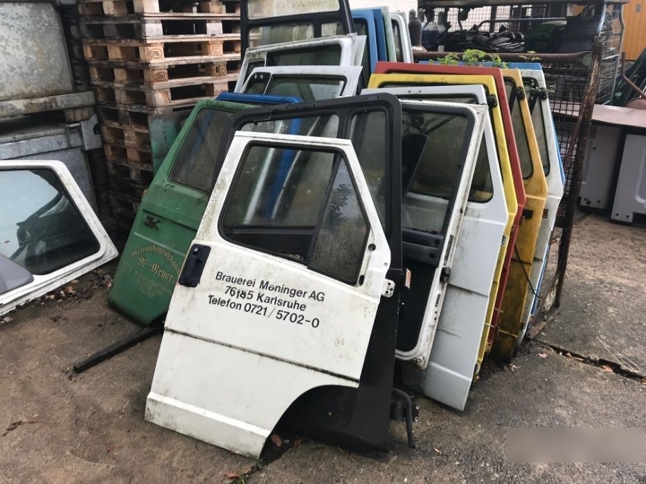 Usi cabina camion din dezmembrari - Portière et pièces pour Camion: photos 1 Usi cabina camion din dezmembrari - Portière et pièces pour Camion: photos 1