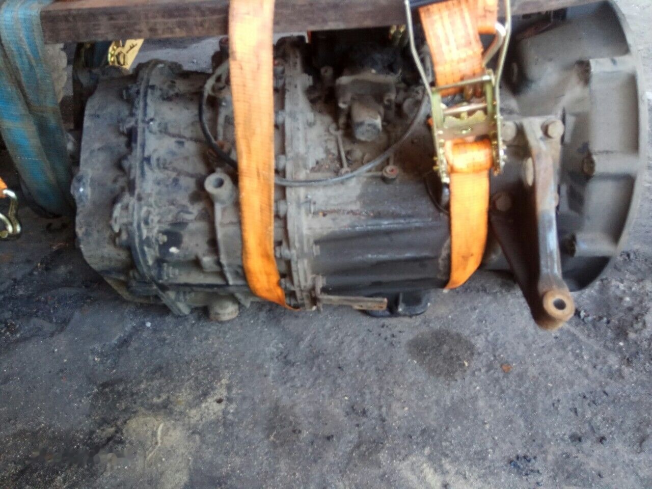 MAN fs8309AH 81320036493 - Boîte de vitesse pour Camion: photos 3 MAN fs8309AH 81320036493 - Boîte de vitesse pour Camion: photos 3