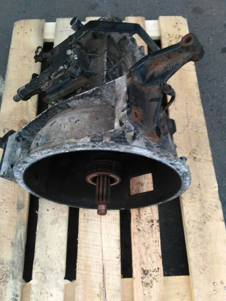 ZF 5S-42 MAN - Boîte de vitesse pour Camion: photos 1 ZF 5S-42 MAN - Boîte de vitesse pour Camion: photos 1