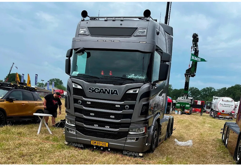 Scania R660 V8 NGS Show Truck . Speciel Interior. Air / Air suspension. Hydr. system - Tracteur routier: photos 2 Scania R660 V8 NGS Show Truck . Speciel Interior. Air / Air suspension. Hydr. system - Tracteur routier: photos 2