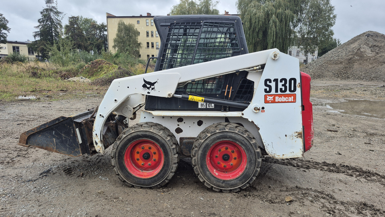 BOBCAT S130 - Mini chargeuse: photos 2 BOBCAT S130 - Mini chargeuse: photos 2