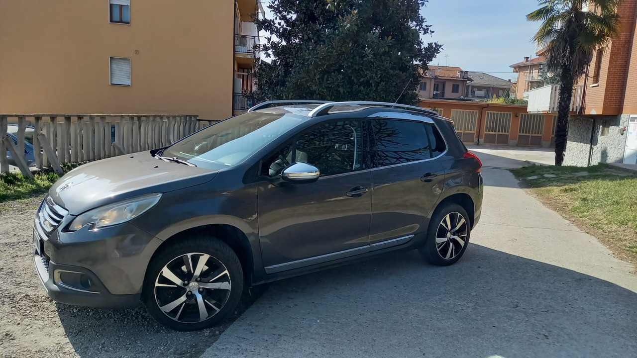 PEUGEOT 2008 - Berline: photos 2 PEUGEOT 2008 - Berline: photos 2