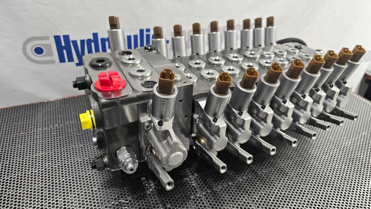 Proportional Valve Walvoil DPX160 combined with DPX100, 9 functions - Remorque forestière: photos 2 Proportional Valve Walvoil DPX160 combined with DPX100, 9 functions - Remorque forestière: photos 2