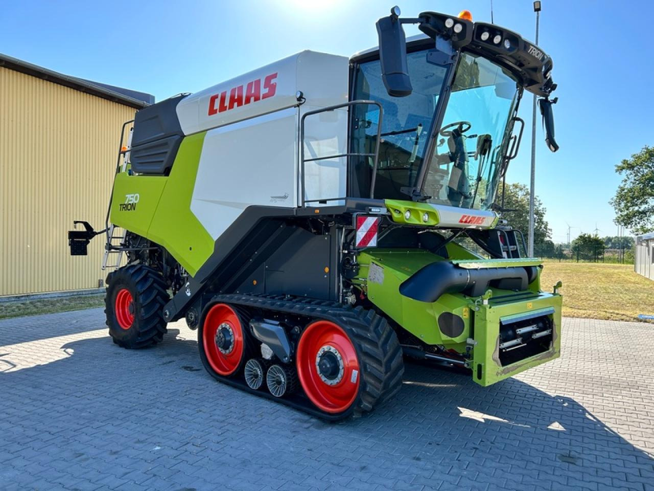 CLAAS TRION 750 TT APS HYBRID - Moissonneuse-batteuse: photos 4 CLAAS TRION 750 TT APS HYBRID - Moissonneuse-batteuse: photos 4