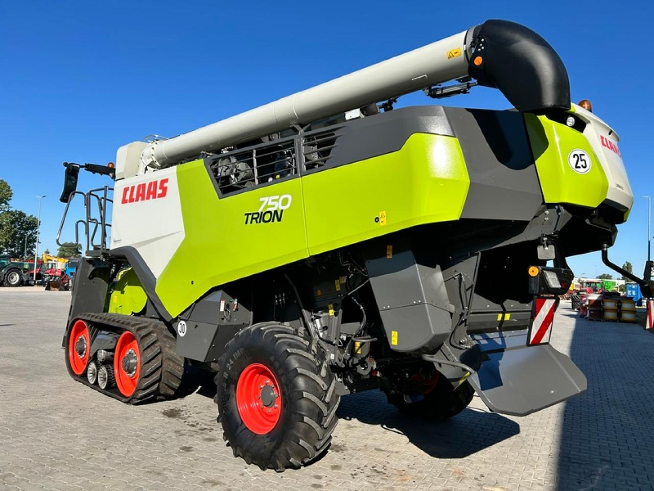 CLAAS TRION 750 TT APS HYBRID - Moissonneuse-batteuse: photos 2 CLAAS TRION 750 TT APS HYBRID - Moissonneuse-batteuse: photos 2
