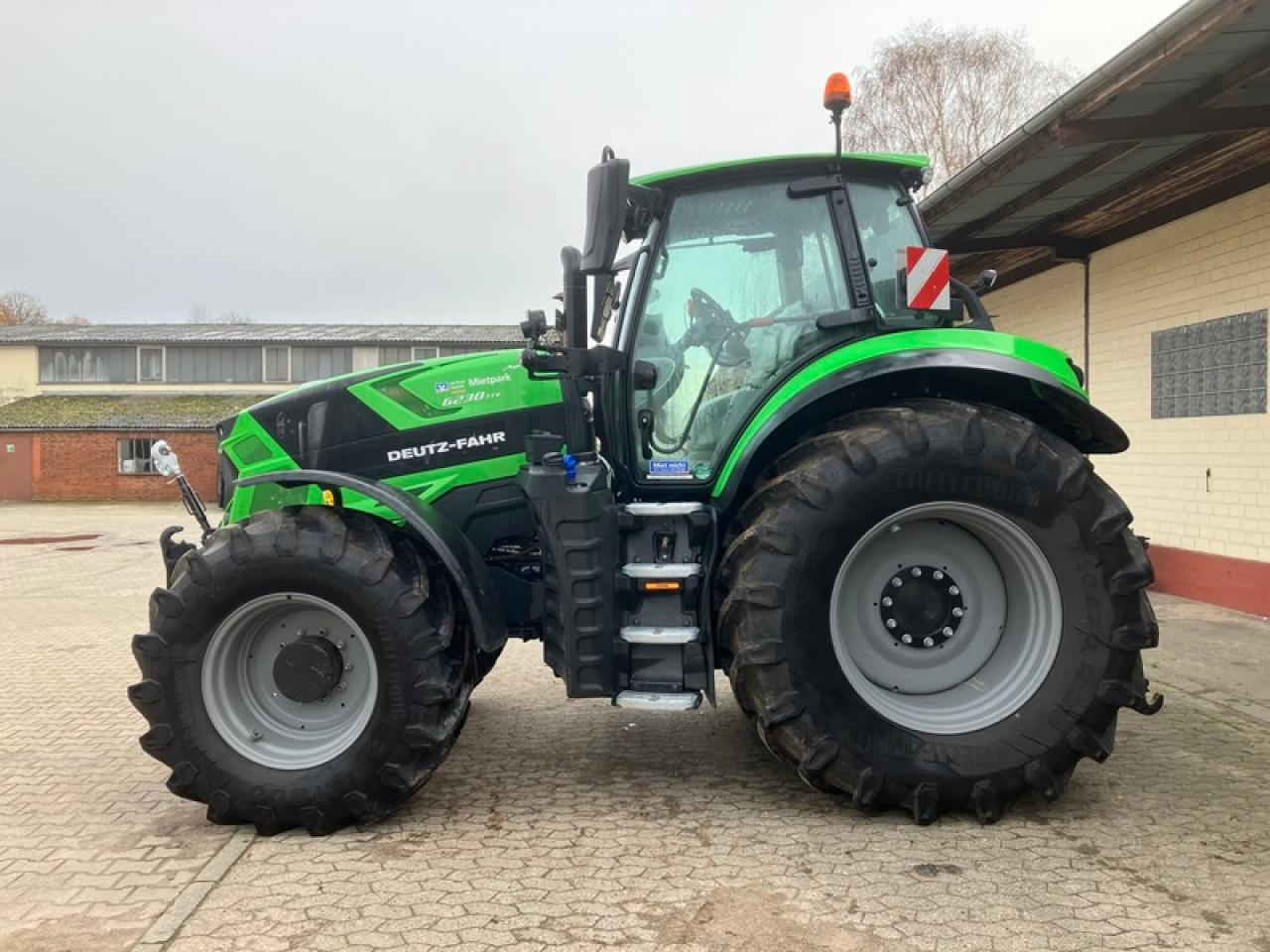 Deutz-Fahr 6230 TTV - Tracteur agricole: photos 2 Deutz-Fahr 6230 TTV - Tracteur agricole: photos 2