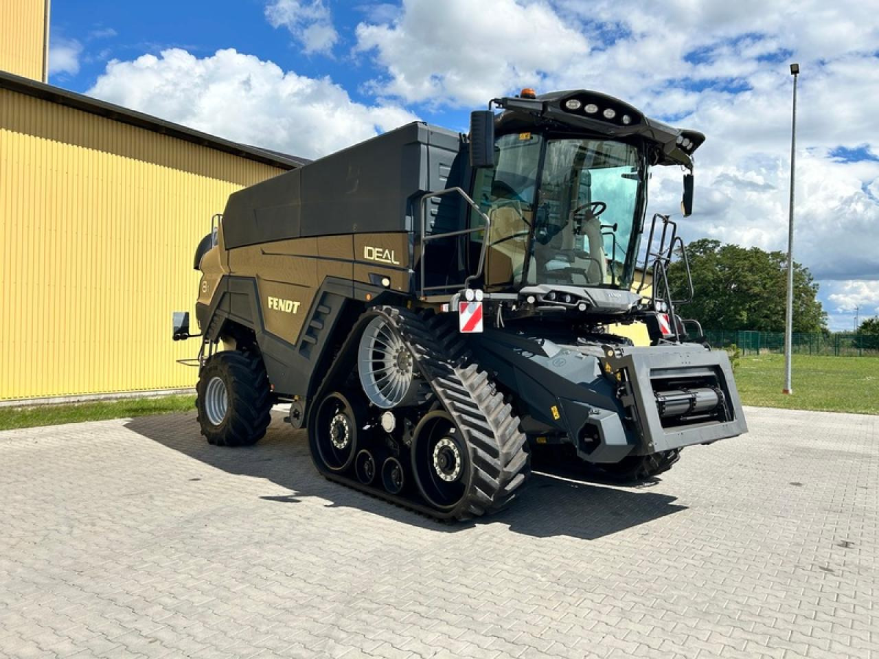 Fendt AKTIONIDEAL 8T - Moissonneuse-batteuse: photos 4 Fendt AKTIONIDEAL 8T - Moissonneuse-batteuse: photos 4