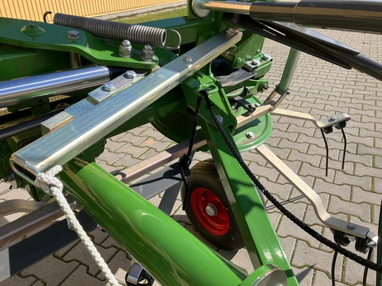 Fendt TWISTER 5204 AKTION - Faneuse: photos 5 Fendt TWISTER 5204 AKTION - Faneuse: photos 5