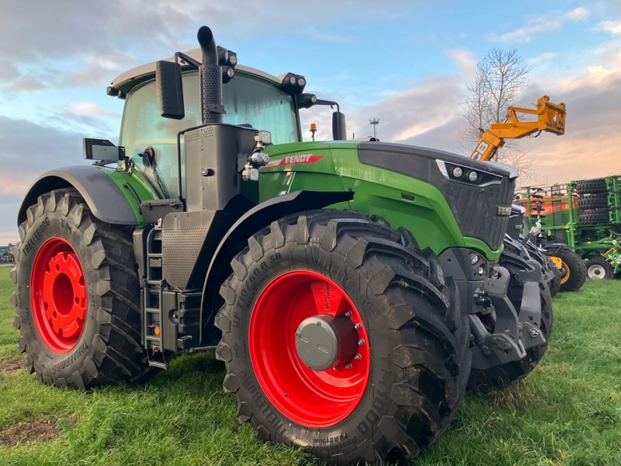 Fendt VARIO 1050 - Tracteur agricole: photos 1 Fendt VARIO 1050 - Tracteur agricole: photos 1