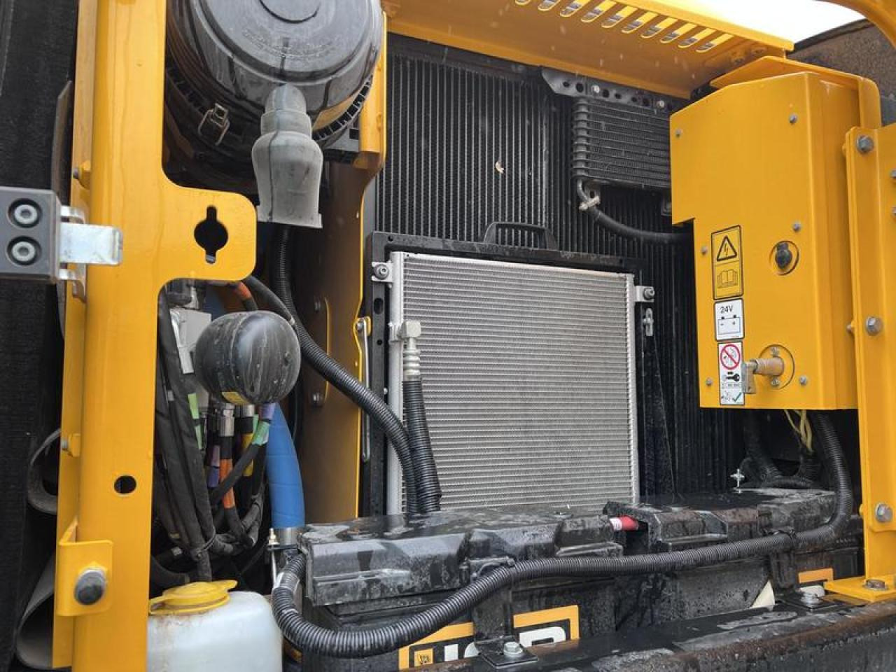 JCB JS145W - Pelle sur pneus: photos 4 JCB JS145W - Pelle sur pneus: photos 4