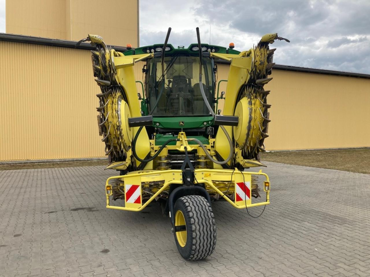 John Deere 8600 I - Ensileuse: photos 4 John Deere 8600 I - Ensileuse: photos 4