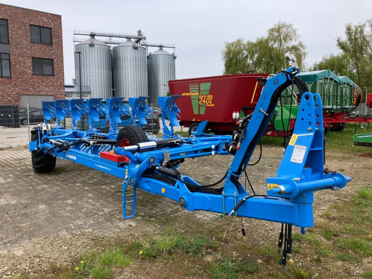 Lemken DIAMANT 16 V OFF+ONLAND - Charrue: photos 2 Lemken DIAMANT 16 V OFF+ONLAND - Charrue: photos 2