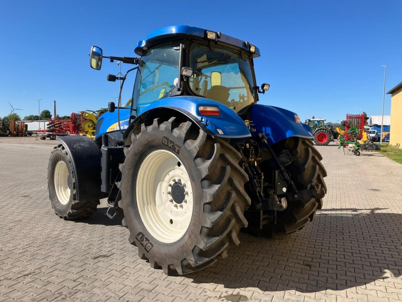 New Holland T7030 // GPS STARFIRE 6000 - Tracteur agricole: photos 2 New Holland T7030 // GPS STARFIRE 6000 - Tracteur agricole: photos 2