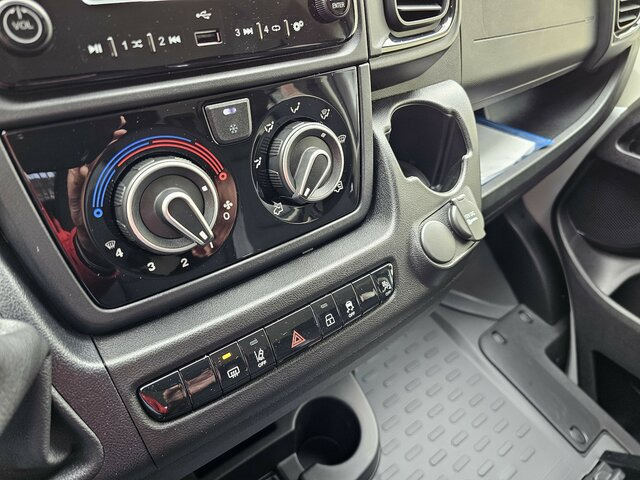 Utilitaire plateau, Utilitaire double cabine FIAT Ducato MAXI 140 Serie 9.2 2025 L5 Doppelkabine: photos 11