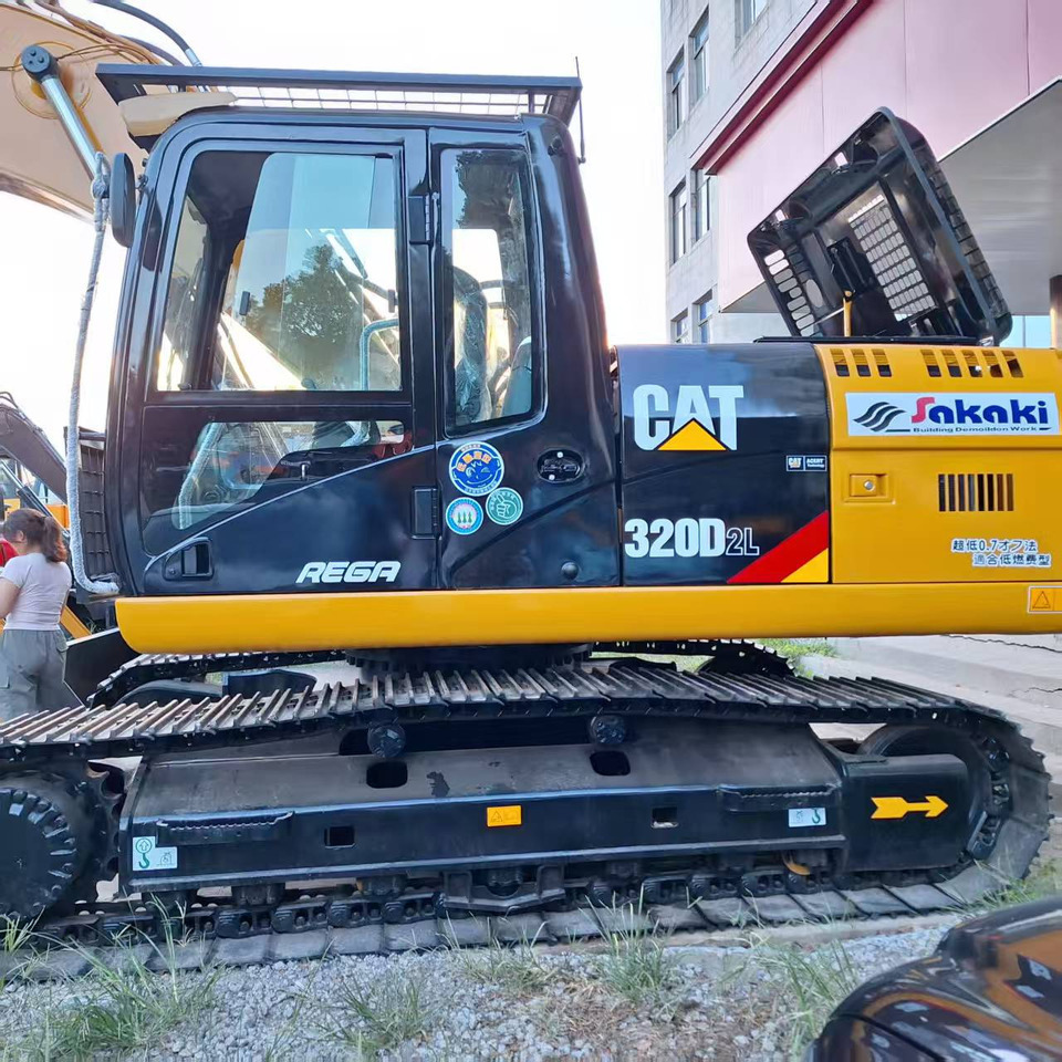 CAT 320D2L Excavator - Pelle sur chenille: photos 1 CAT 320D2L Excavator - Pelle sur chenille: photos 1