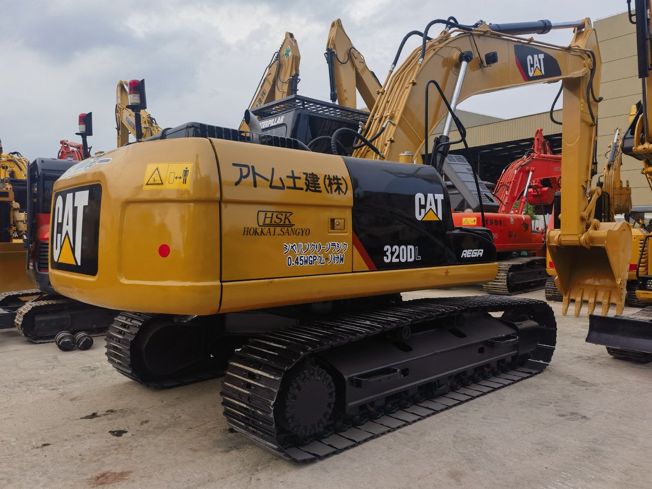 CAT 320DL Excavator - Pelle sur chenille: photos 2 CAT 320DL Excavator - Pelle sur chenille: photos 2